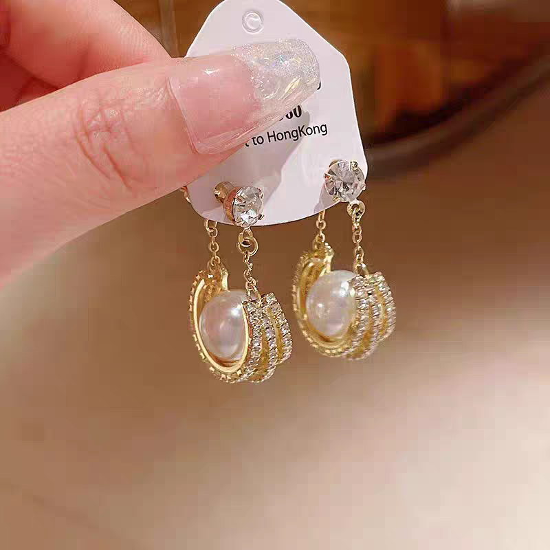 Golden Body Pearl Earings