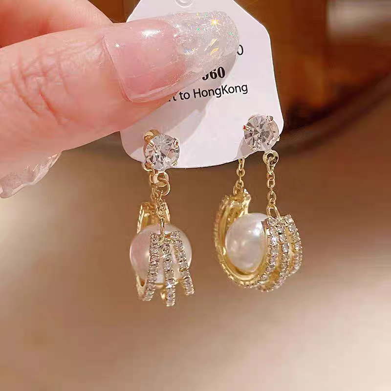 Golden Body Pearl Earings