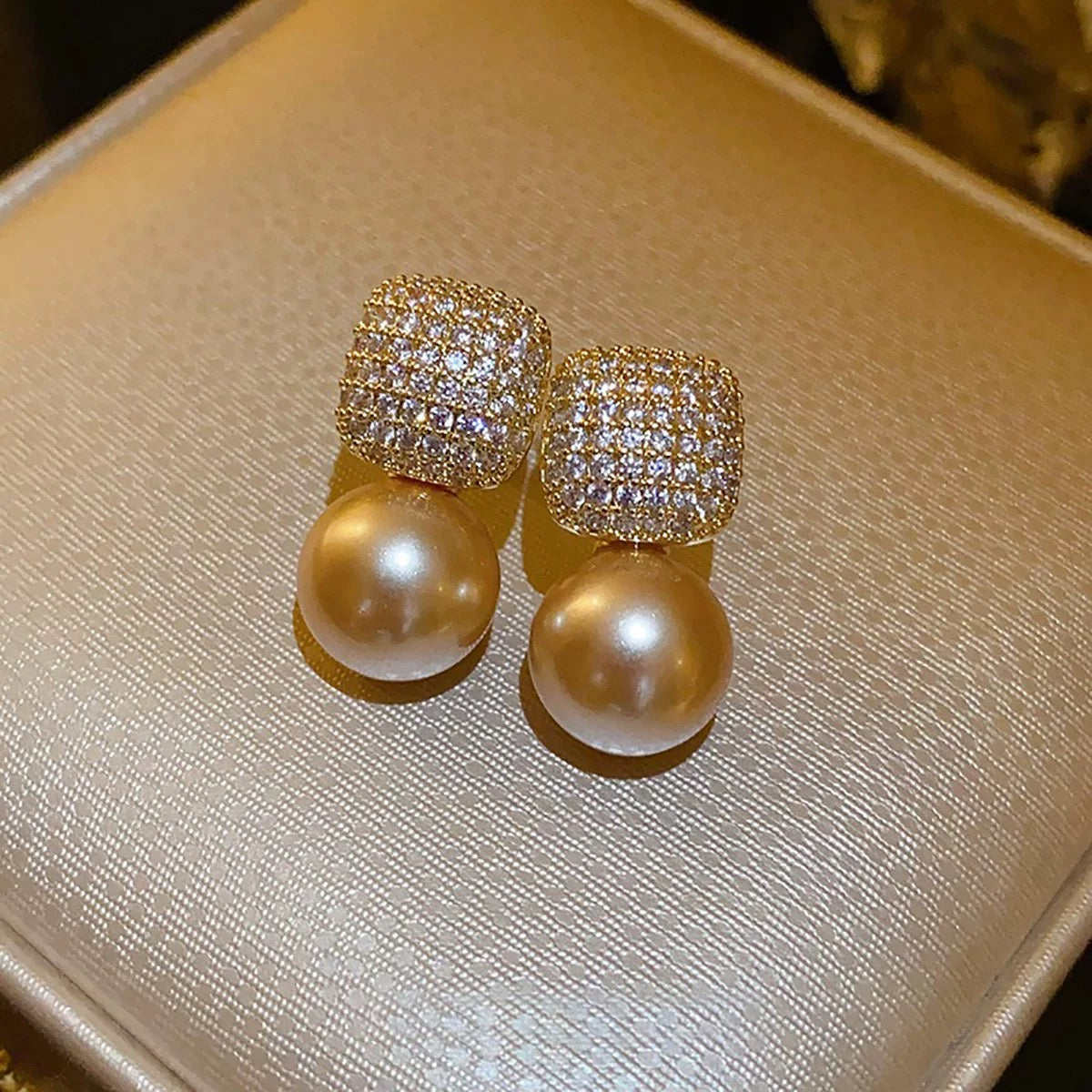 Golden Pearl Earings