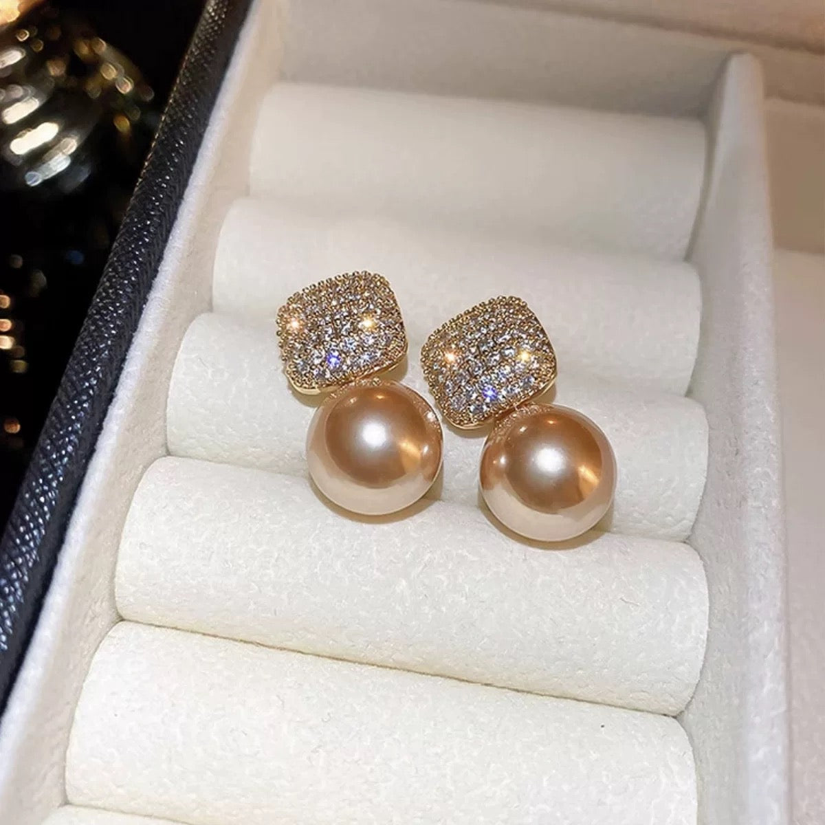 Golden Pearl Earings