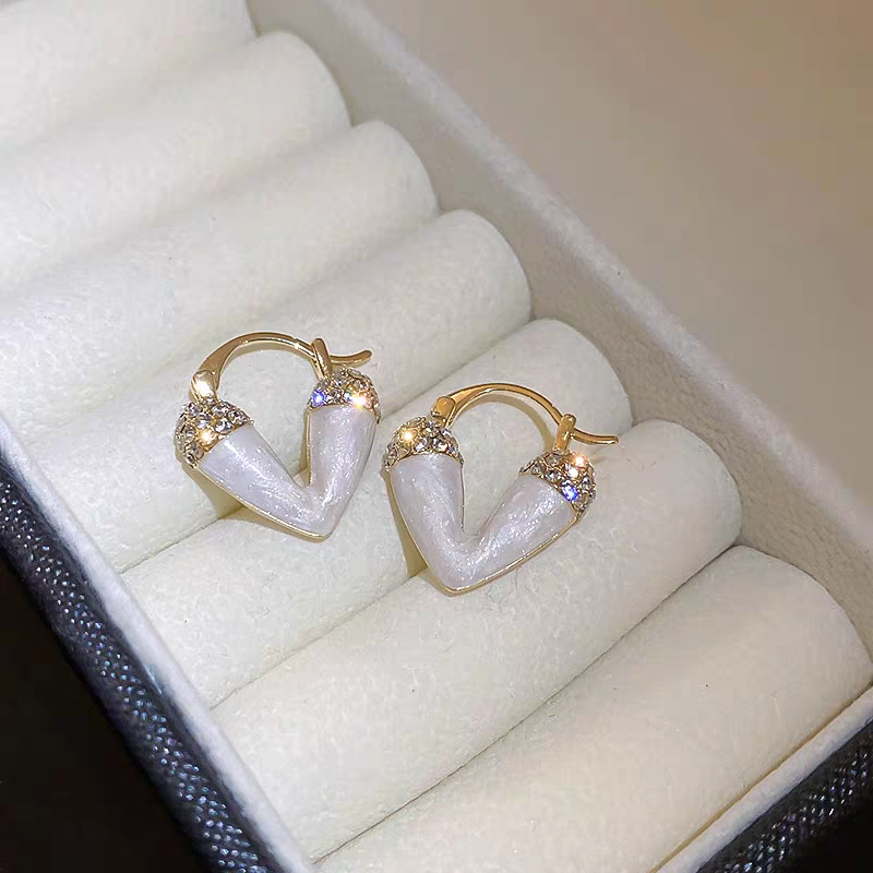 Pearl White Heart Earings