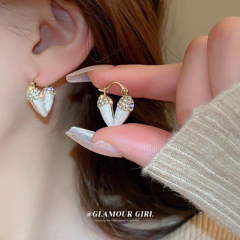 Pearl White Heart Earings